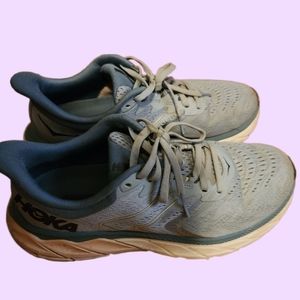 [SOLD] Hoka Arahi 5 - size 8.5D (wide)